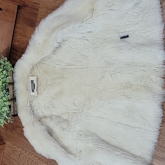 Women's White Teddy Jacket - Picture 6 of 16